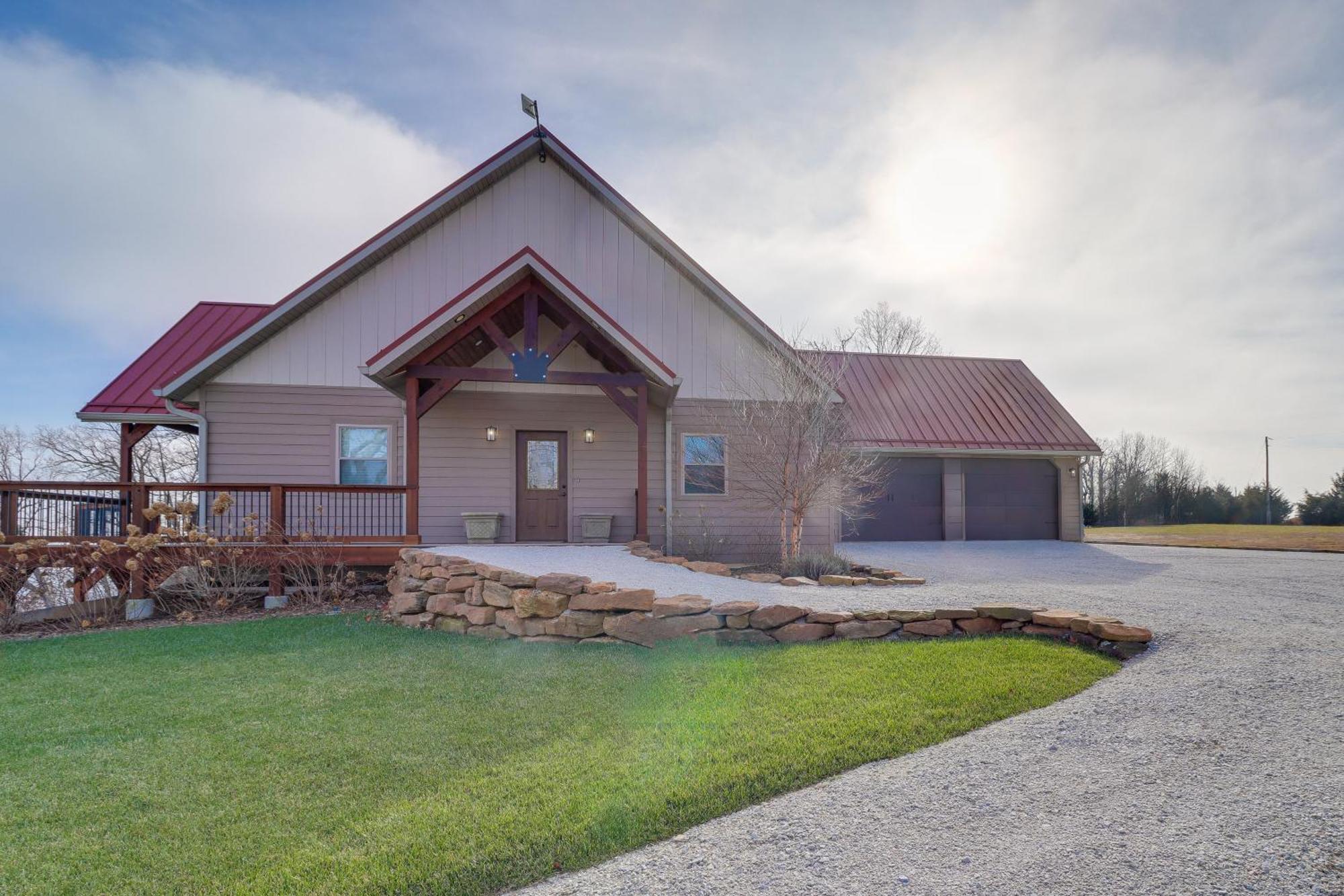 Spacious Harrison Vacation Rental With Deck And Views! Exterior photo